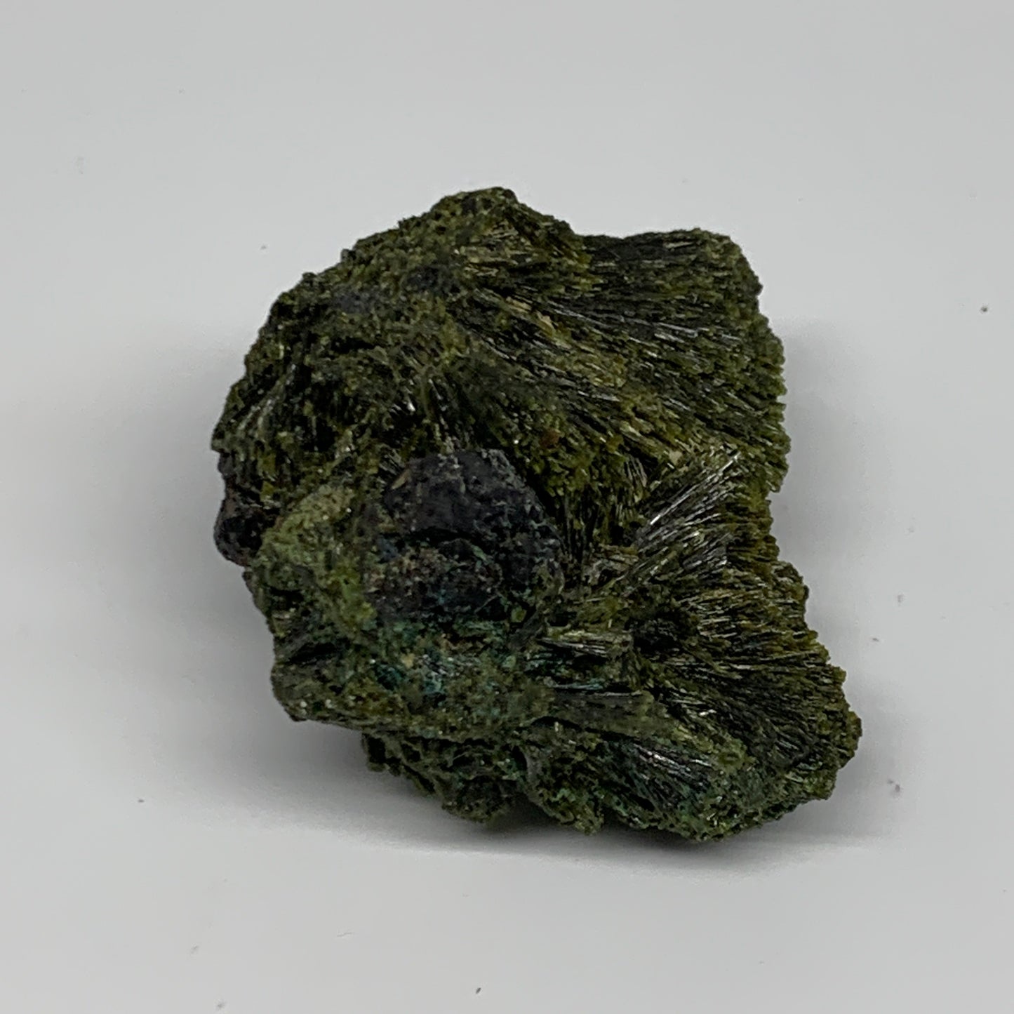 117.1g,1.9"x2.3"x1.4",Green Epidote Custer/Leaf Mineral Specimen @Pakistan,B2763