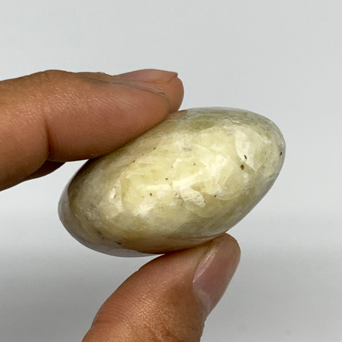 74.7g,2.2"x1.6"x0.9", Natural Yellow Calcite Palm-Stone Crystal Polished Reiki,