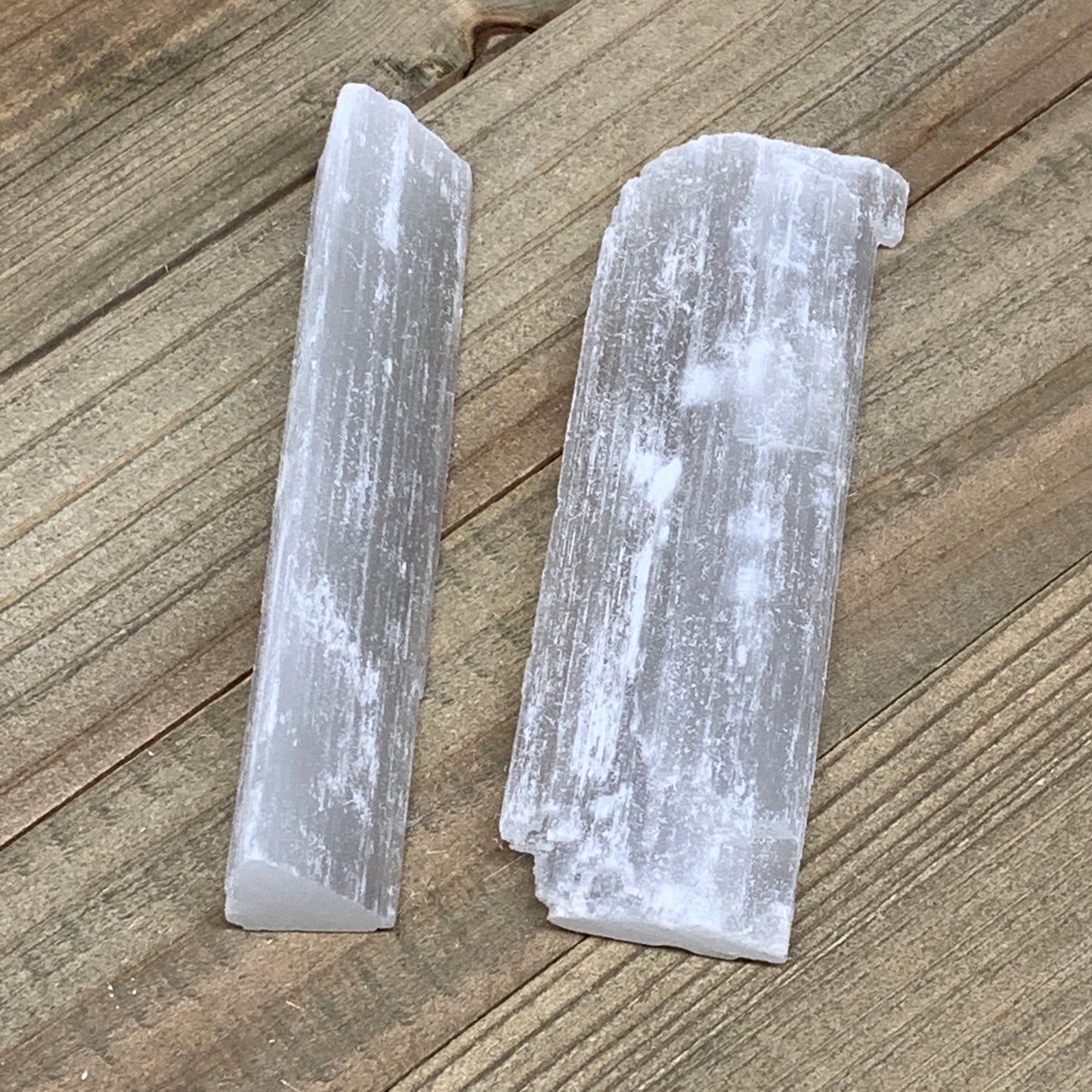 112.9g, 4"x0.8-1.3"x0.5"-0.8", Natural Rough Solid Selenite Crystal Blade Wand S