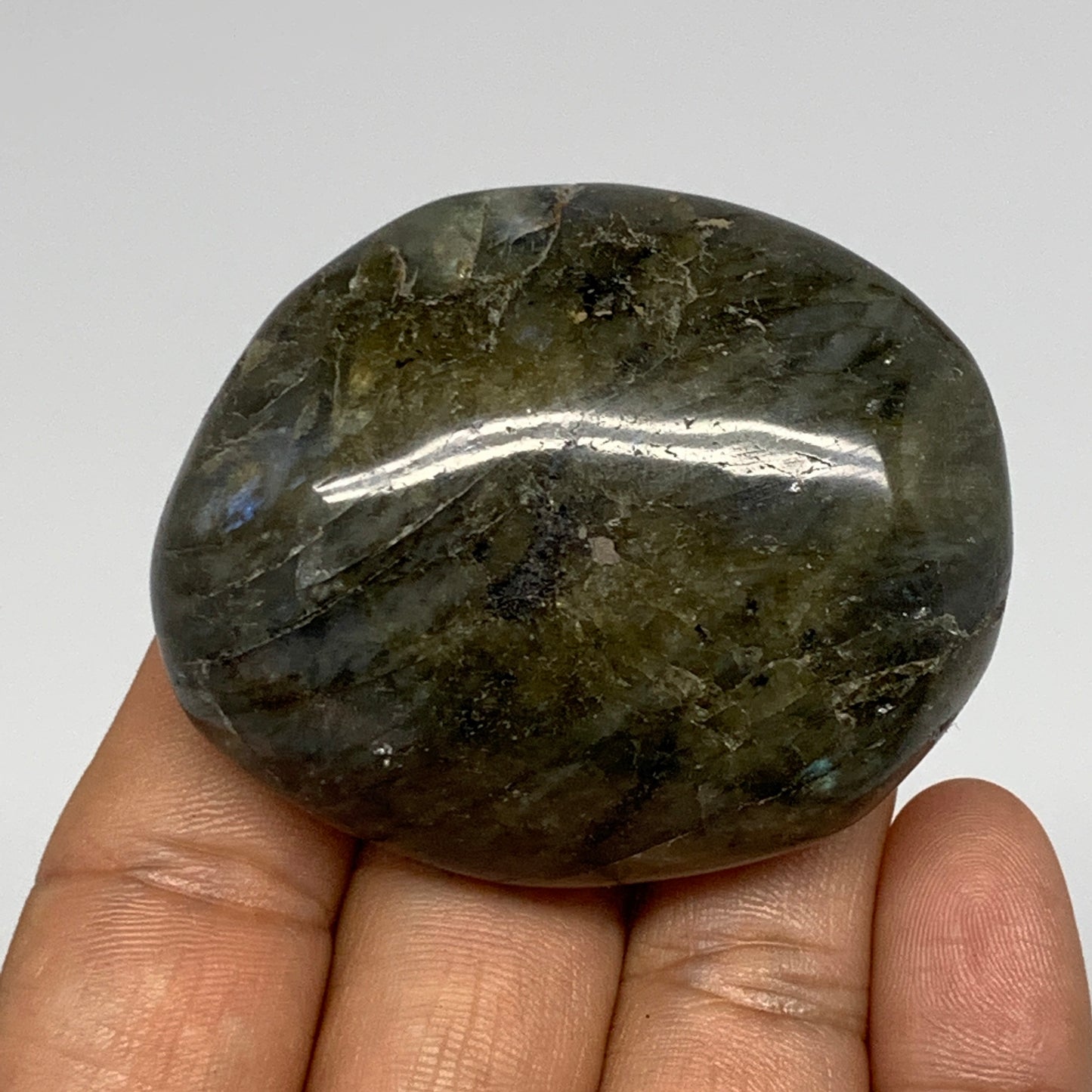 76.9g,2.2"x1.8"x0.9", Labradorite Palm-stone Tumbled Reiki @Madagascar,B17809