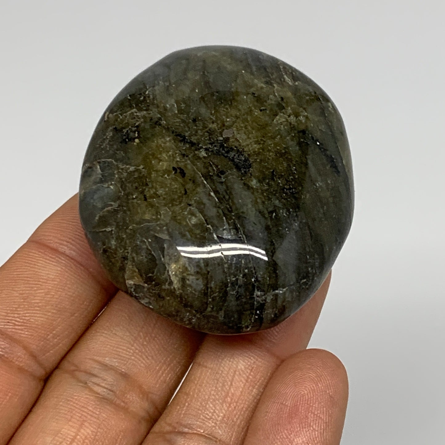 76.9g,2.2"x1.8"x0.9", Labradorite Palm-stone Tumbled Reiki @Madagascar,B17809