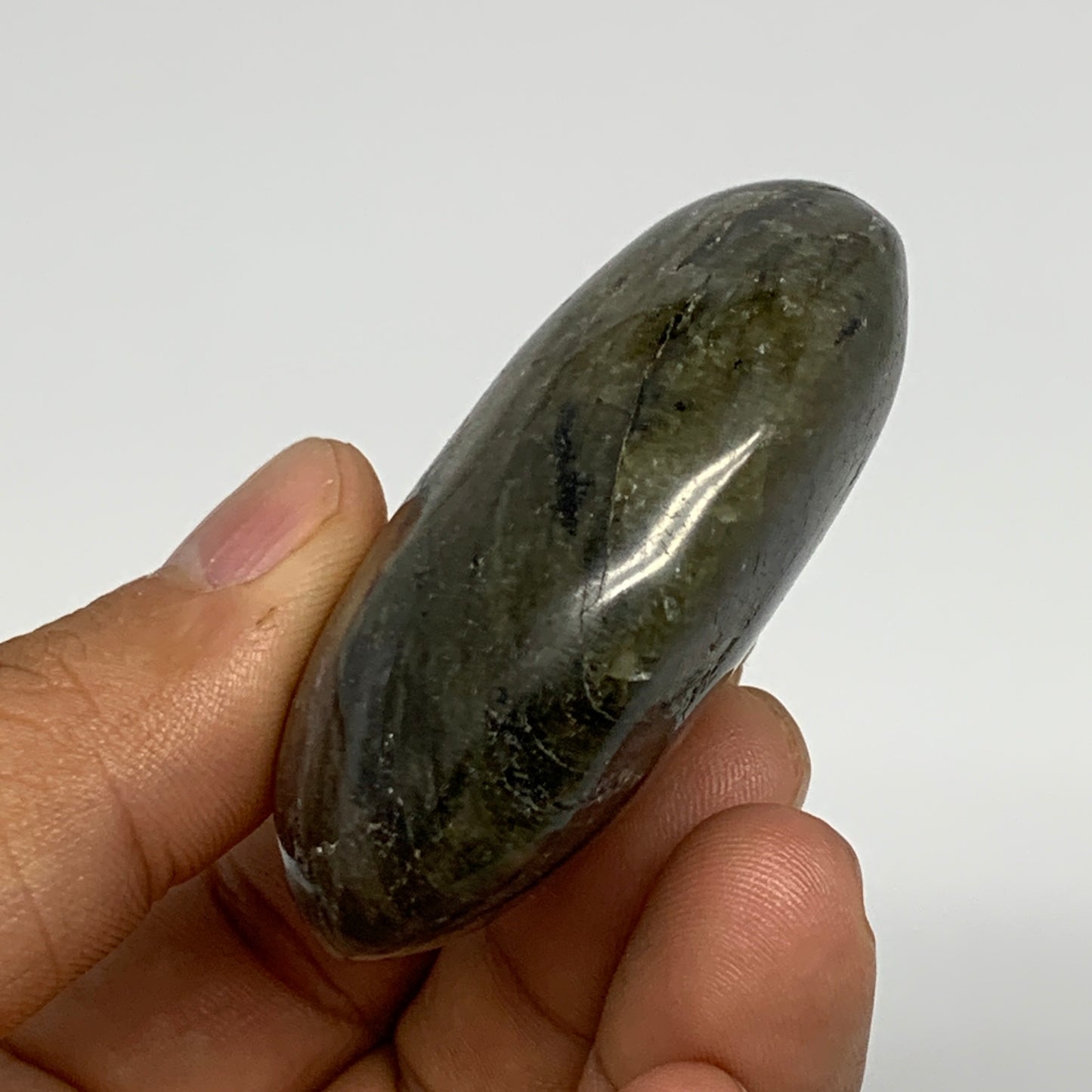 76.9g,2.2"x1.8"x0.9", Labradorite Palm-stone Tumbled Reiki @Madagascar,B17809