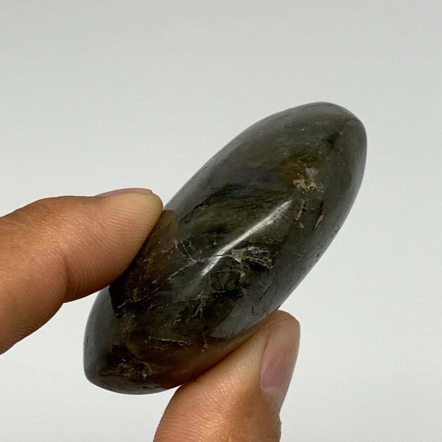 76.9g,2.2"x1.8"x0.9", Labradorite Palm-stone Tumbled Reiki @Madagascar,B17809