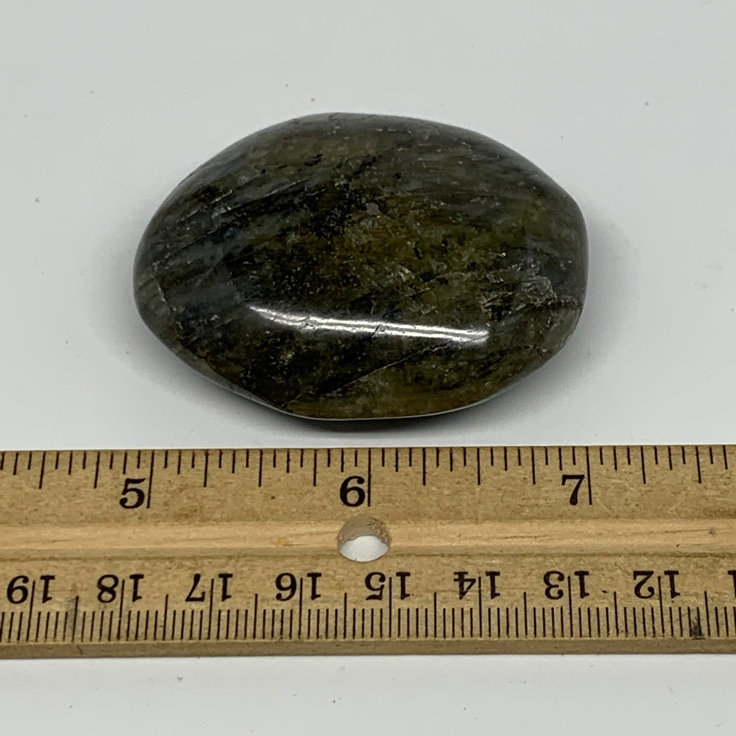 76.9g,2.2"x1.8"x0.9", Labradorite Palm-stone Tumbled Reiki @Madagascar,B17809