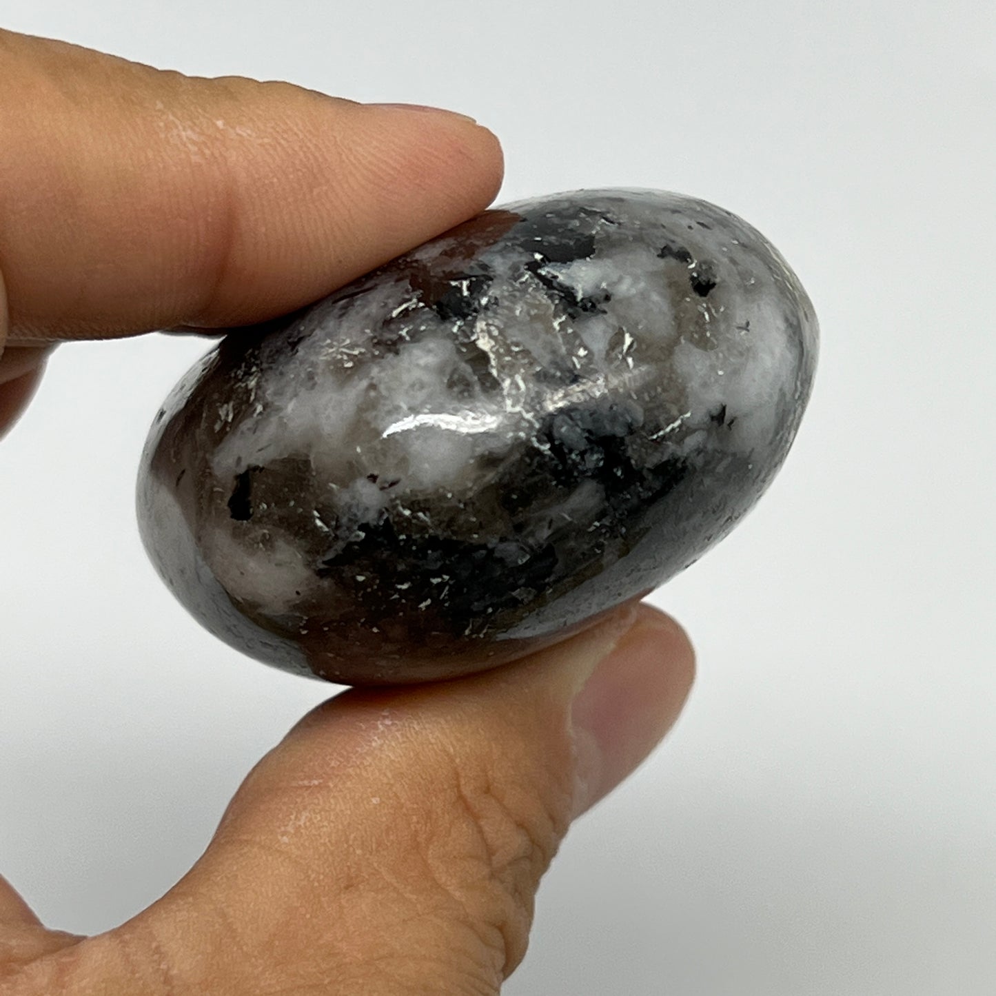 116.5g,2.4"x1.7"x1.1", Rainbow Moonstone Palm-Stone Polished from India, B21267
