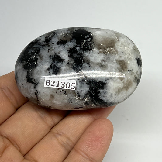 108.5g,2.4"x1.7"x1.1", Rainbow Moonstone Palm-Stone Polished from India, B21305