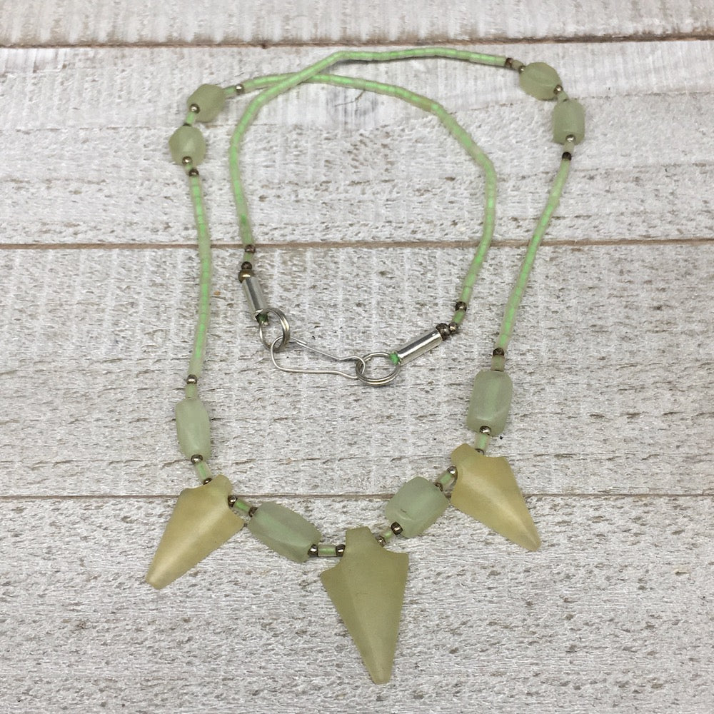 13g,2mm-25mm, Small Green Serpentine Arrowhead Beaded Necklace,19&quot;,NPH238