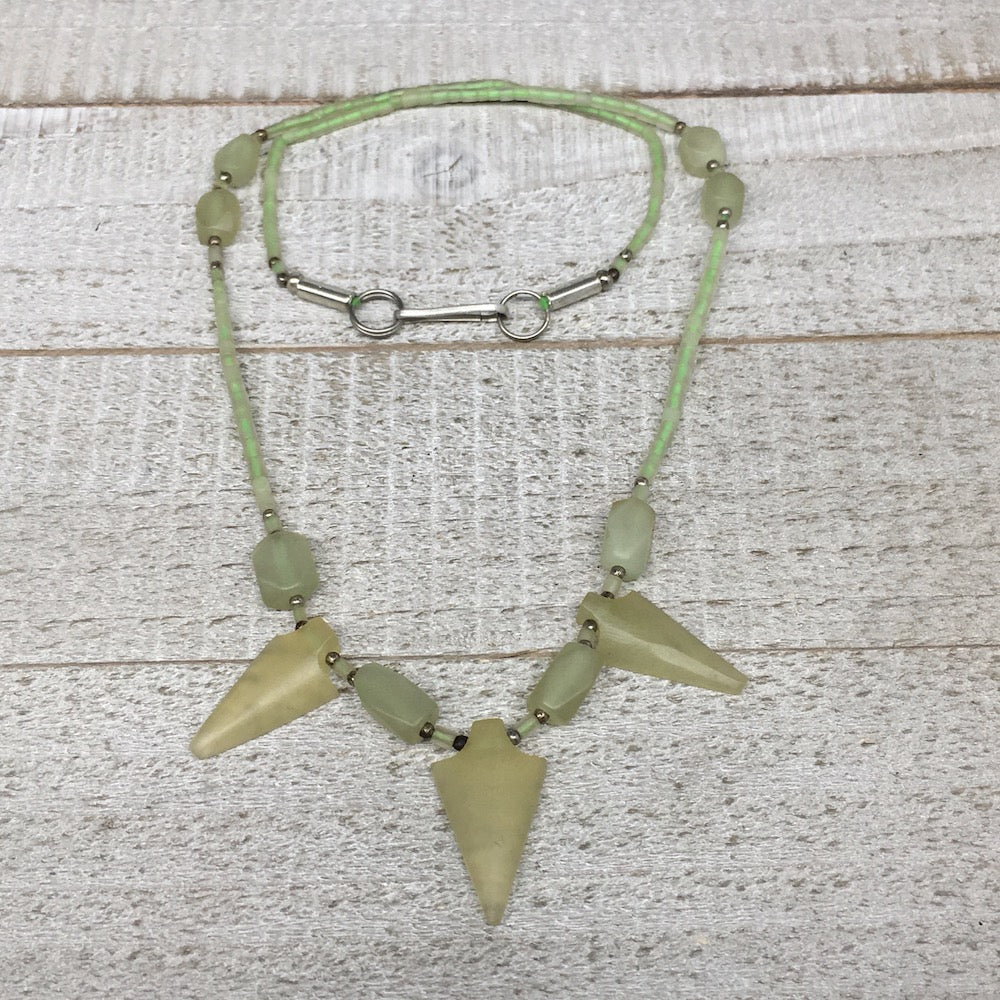 13.8g,2mm-25mm, Small Green Serpentine Arrowhead Beaded Necklace,19",NPH248