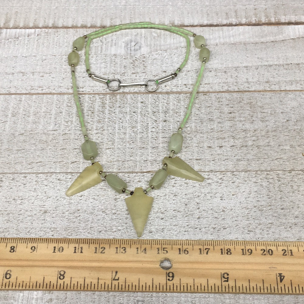 13.8g,2mm-25mm, Small Green Serpentine Arrowhead Beaded Necklace,19",NPH248