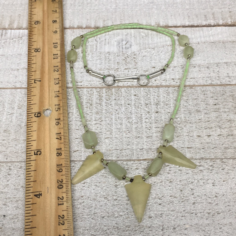 13.8g,2mm-25mm, Small Green Serpentine Arrowhead Beaded Necklace,19",NPH248