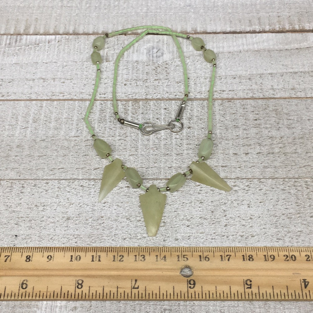 13.4g,2mm-27mm, Small Green Serpentine Arrowhead Beaded Necklace,19",NPH249