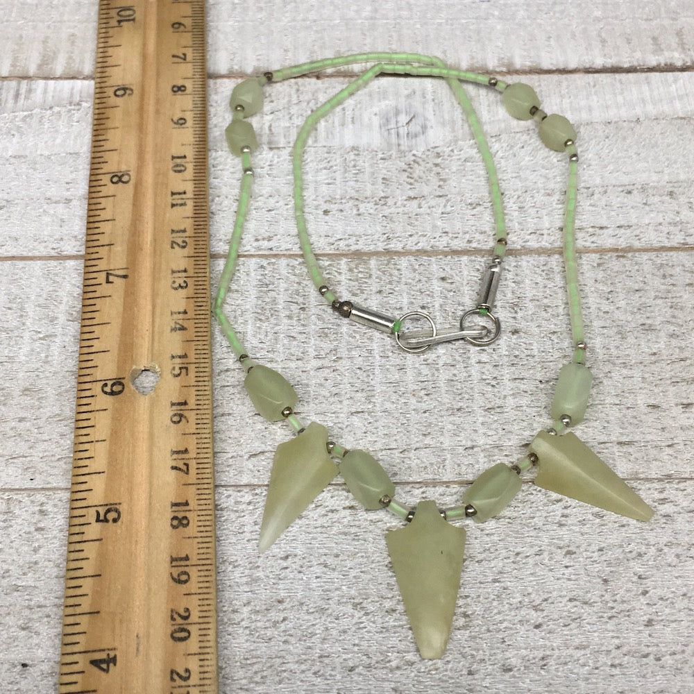 13.4g,2mm-27mm, Small Green Serpentine Arrowhead Beaded Necklace,19",NPH249