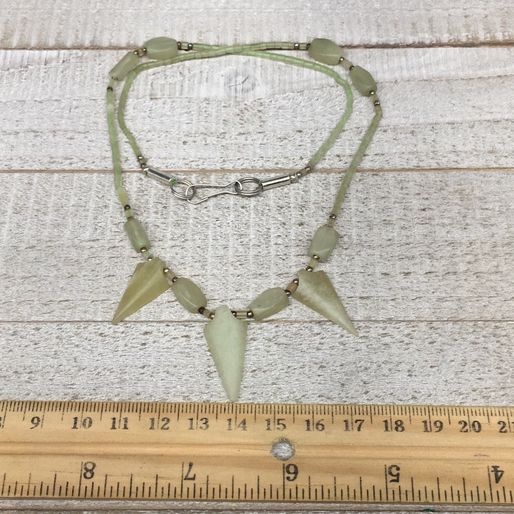 12.9g,2mm-27mm, Small Green Serpentine Arrowhead Beaded Necklace,19",NPH250