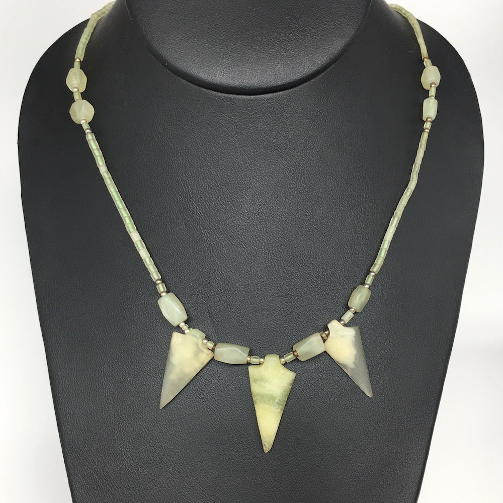 13.7g,2mm-29mm, Small Green Serpentine Arrowhead Beaded Necklace,19",NPH293