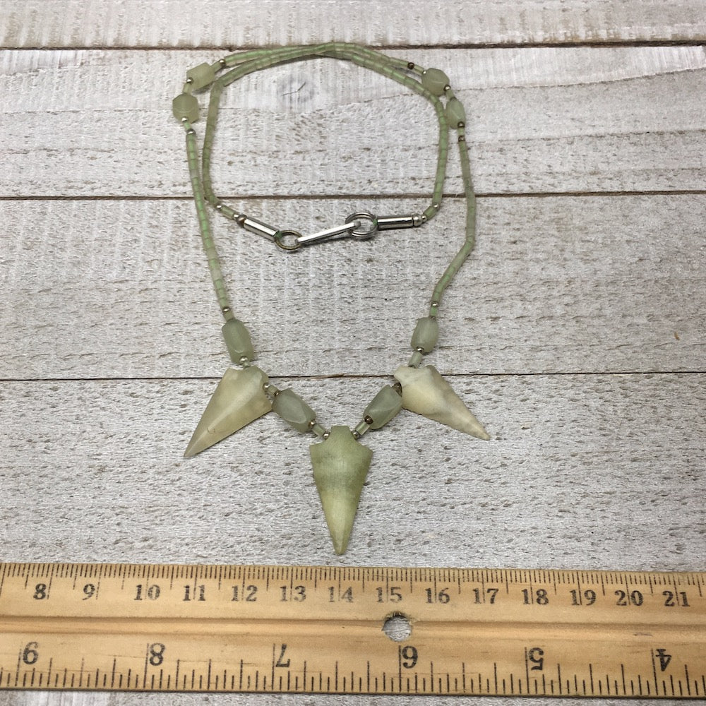 13.7g,2mm-29mm, Small Green Serpentine Arrowhead Beaded Necklace,19",NPH293