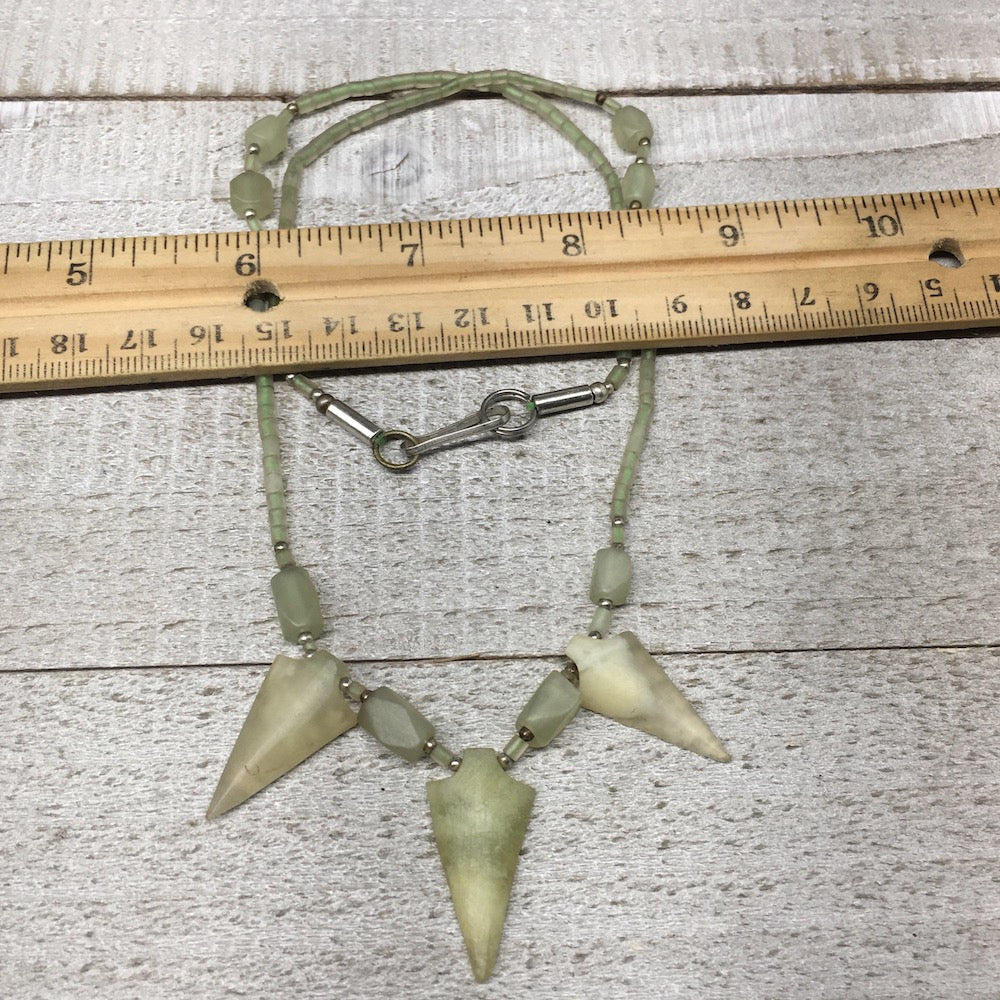 13.7g,2mm-29mm, Small Green Serpentine Arrowhead Beaded Necklace,19",NPH293