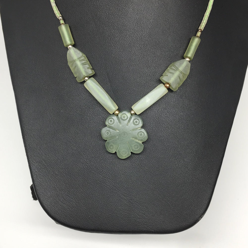 17.3g,2mm-27mm, Green Serpentine Flower Carved Beaded Necklace,17&quot;,NPH303