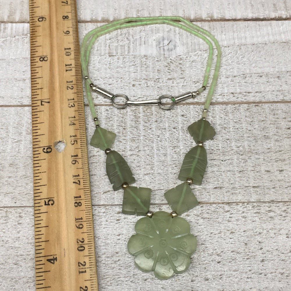 18.2g,2mm-29mm, Green Serpentine Flower Carved Beaded Necklace,16"-18",NPH329