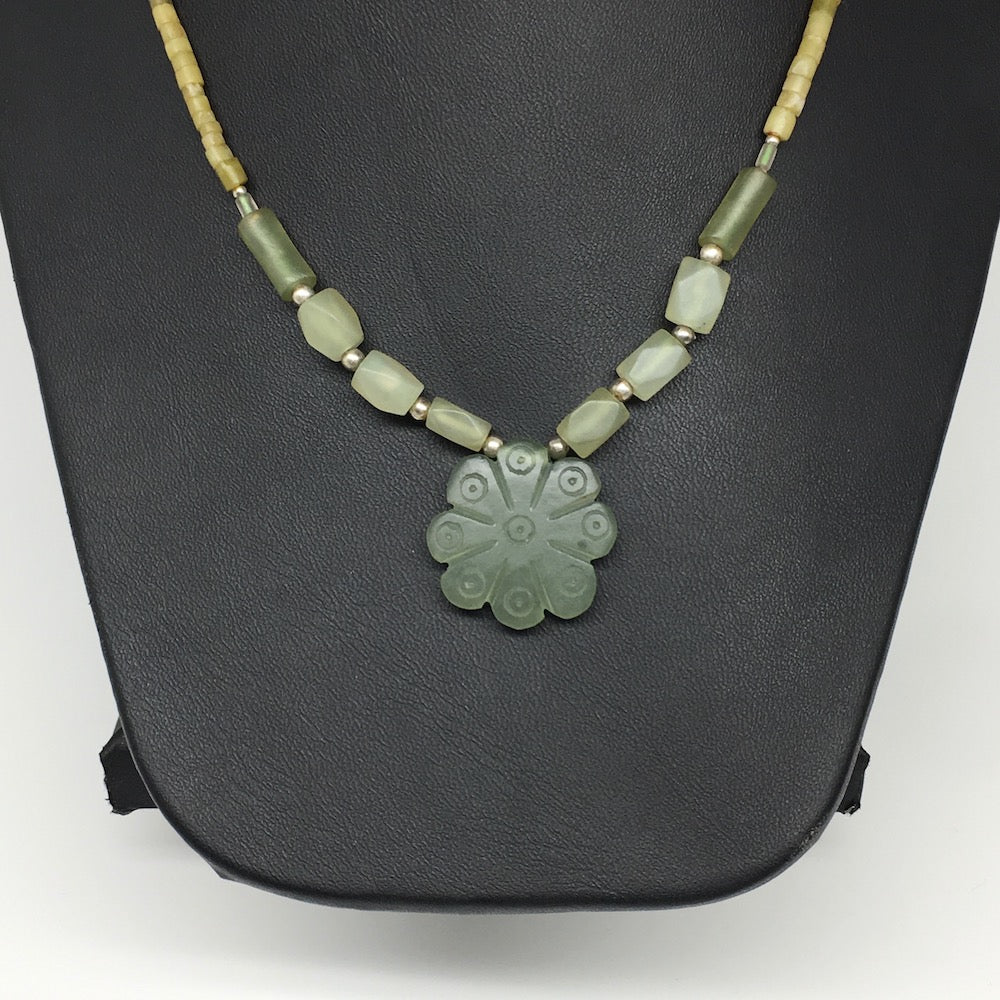 16.7g,2mm-26mm, Green Serpentine Flower Carved Beaded Necklace,16"-18",NPH332