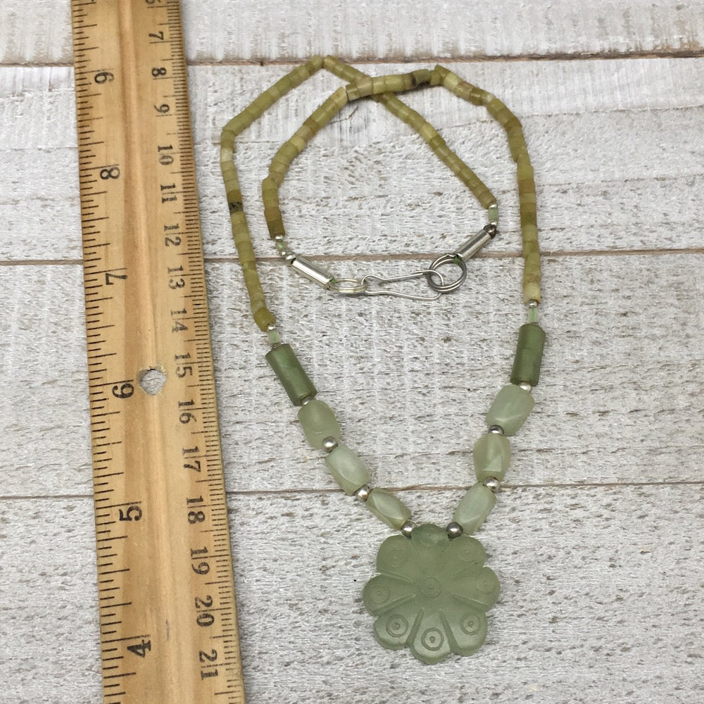 16.7g,2mm-26mm, Green Serpentine Flower Carved Beaded Necklace,16"-18",NPH332