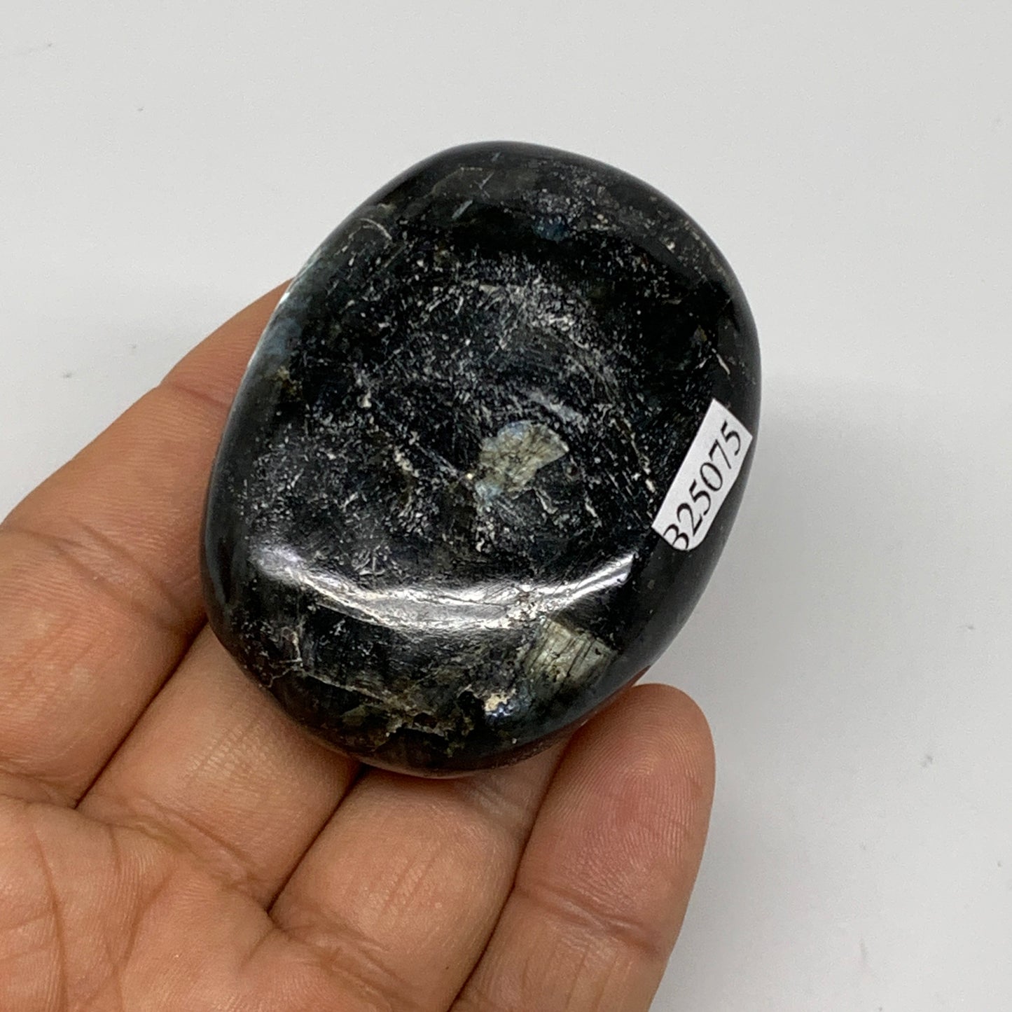 84.2g,2.2"x1.7"x0.7", Labradorite Palm-stone Tumbled Reiki @Madagascar,B25075