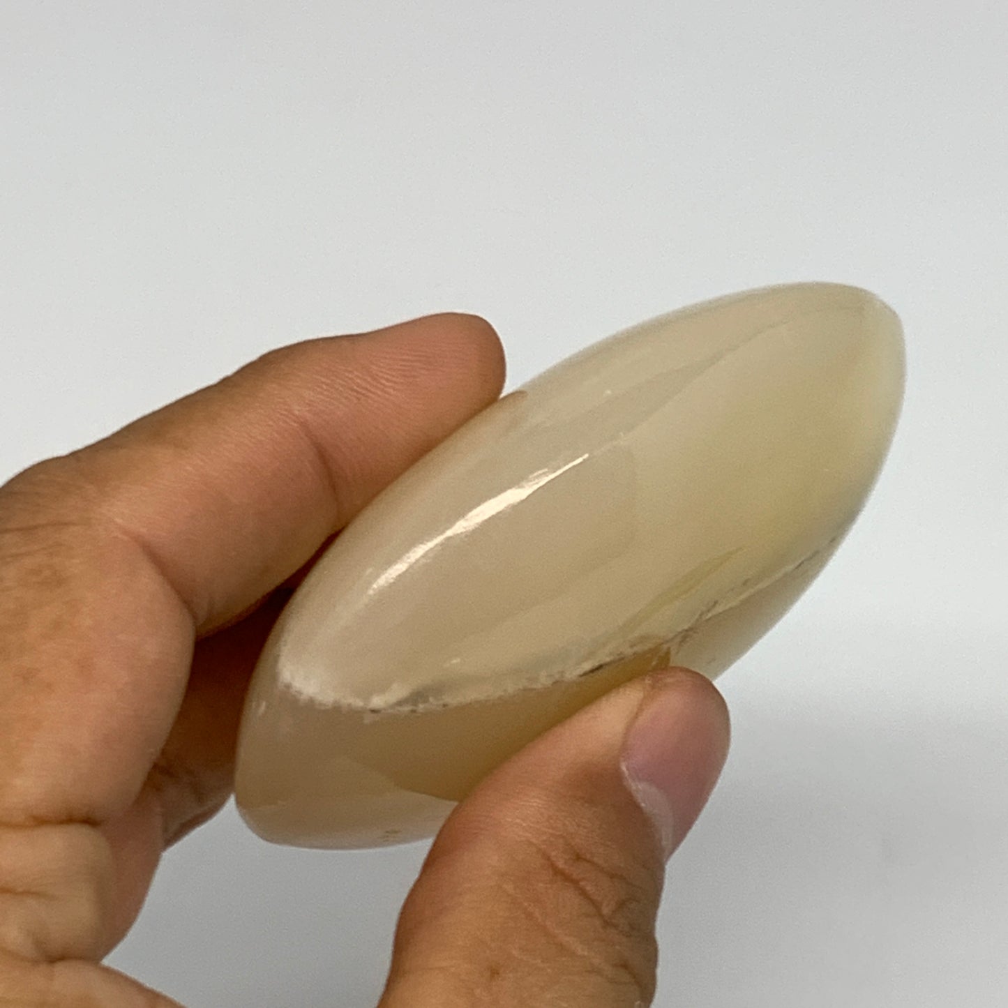 136.9g,2.9"x2.1"x1",Honey Calcite Palm-Stone Crystal Polished @Pakistan,B23090