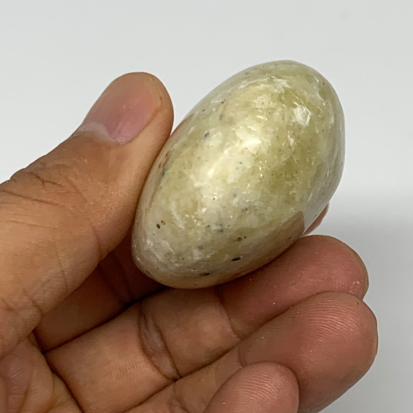 82.9g, 2"x1.6"x1", Natural Yellow Calcite Palm-Stone Crystal Polished Reiki, B16